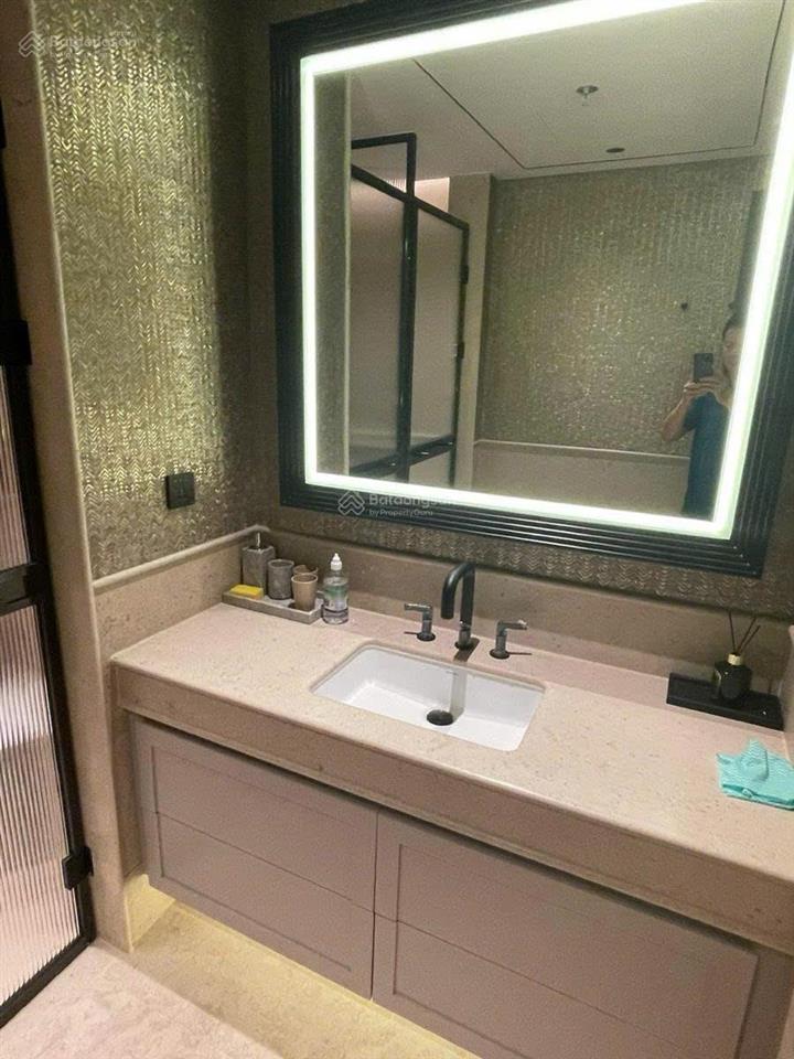 Bán chcc đẳng cấp 6 sao, phố hàng bài, 131m2, 3pn, 2wc, sổ đỏ cc, giá chỉ 75 tỷ.  0968 398 ***