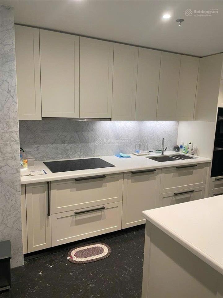 Bán chcc đẳng cấp 6 sao, phố hàng bài, 131m2, 3pn, 2wc, sổ đỏ cc, giá chỉ 75 tỷ.  0968 398 ***