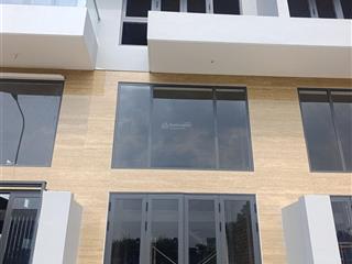 Nhà mới 3 lầu thủ đức 4,7 tỷ sổ sẵn đường 7m