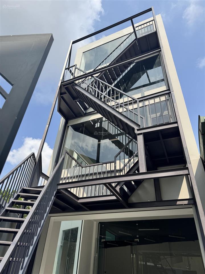 Chính chủ bán toà nhà 88 nguyễn thái sơn, hầm trệt 4 lầu st 145 tỷ, 564 m2, 2000m sàn tây nam