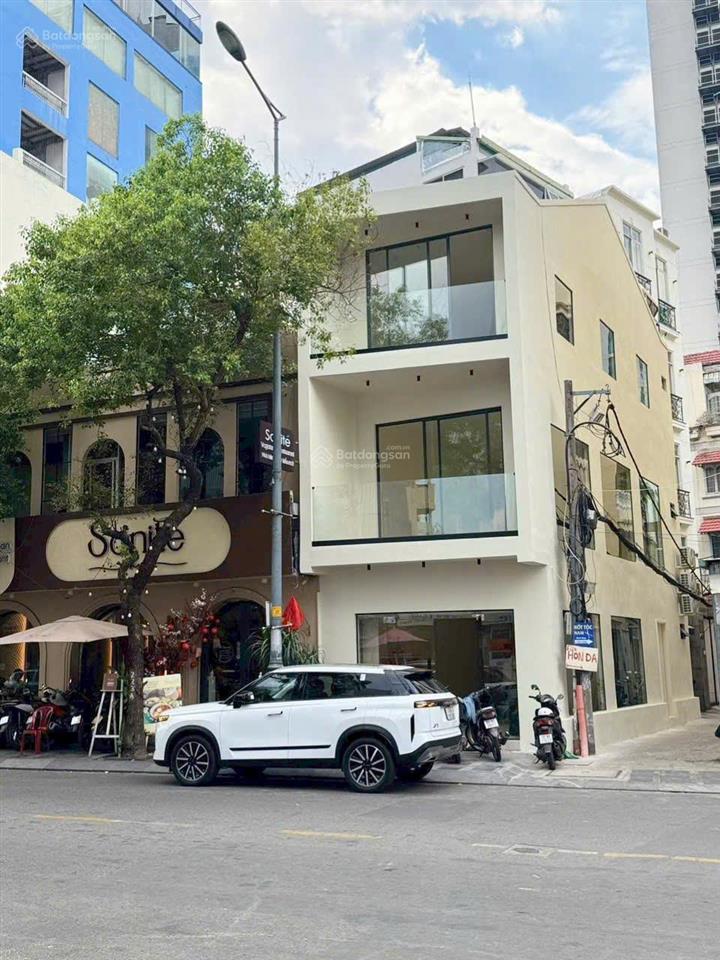 Siêu phẩm góc 2 mt sương nguyệt ánh, q.1  93.7m2  hđt 120 triệu/tháng  giá chỉ 40 tỷ