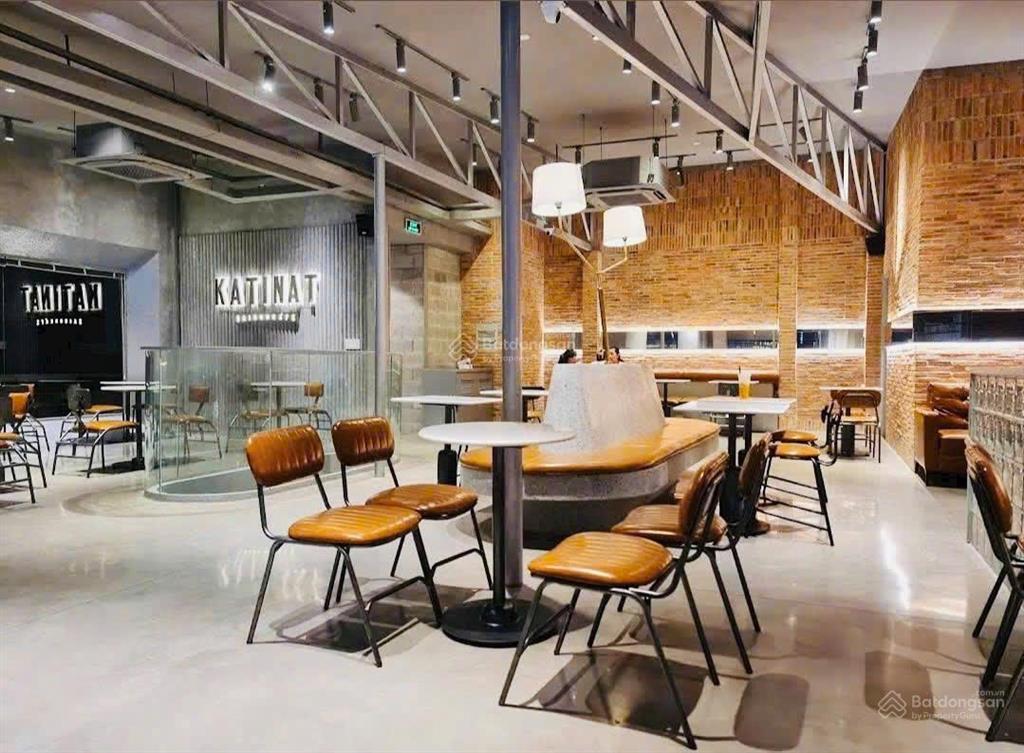 Gấp bán nhà đường 3/2, quận 10  dt 5.2 x 16m  4 tầng  hđt 35 triệu/tháng  giá 20 tỷ