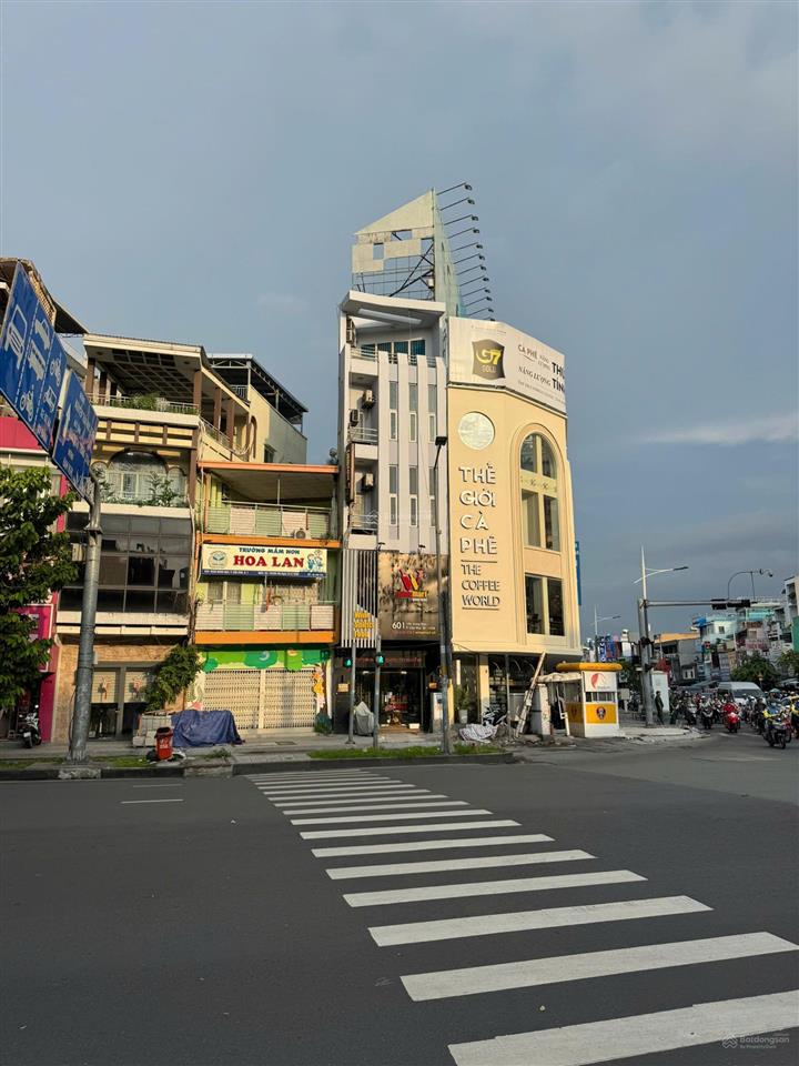 Siêu vị trí mặt tiền trần hưng đạo, q.1  dt 4.6 x 18m  5 tầng  hđt 105 triệu/tháng  giá 45 tỷ