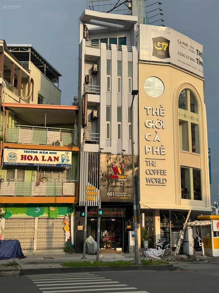 Siêu vị trí mặt tiền trần hưng đạo, q.1  dt 4.6 x 18m  5 tầng  hđt 105 triệu/tháng  giá 45 tỷ