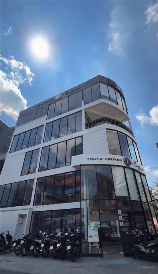 Ngộp bank bán gấp góc 2mt bùi đình túy  dt 5.6 x 20m  4 tầng  hđt 90 triệu/tháng  giá 21.5 tỷ