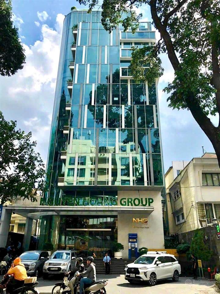 Góc 2 mặt tiền võ văn kiệt, q1  dt 10x30m, cn 320m2  hầm 10 tầng  hđt 350 triệu  giá 85 tỷ