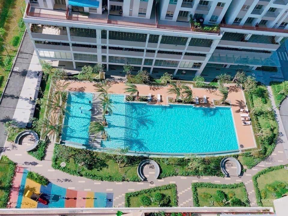 Bán chung cư có không gian nội khu tốt bể bơi và tiện ích đầy đủ
