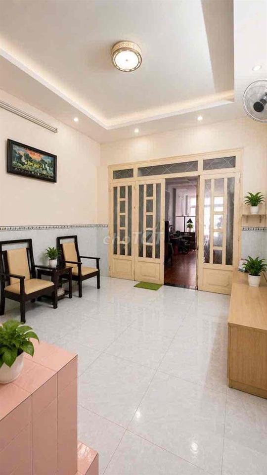 Nhà 1 trệt 2 lầu mặt tiền Kênh Tân Hoá, cách Đầm Sen chỉ 300m
