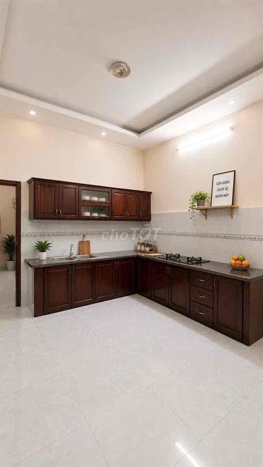 Nhà 1 trệt 2 lầu mặt tiền Kênh Tân Hoá, cách Đầm Sen chỉ 300m