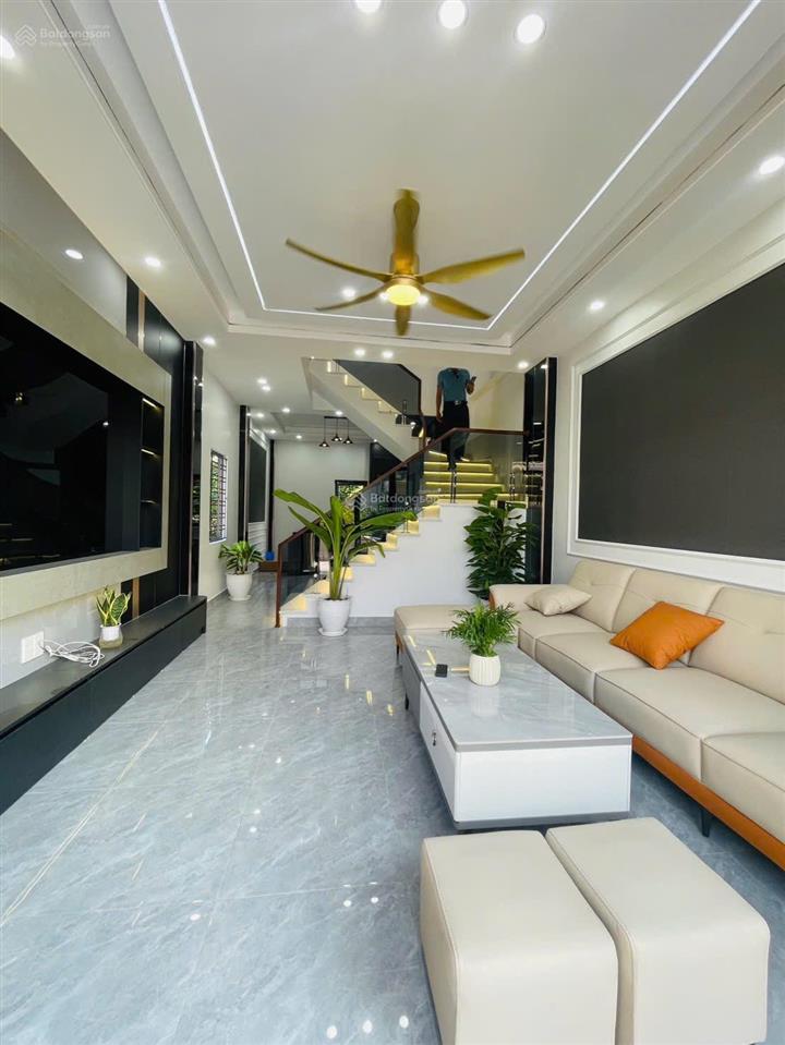 Ngay tuyến 2 quốc lộ 10 nhà 3 tầng full nội thất nguy cơ ra gần mặt đường giá siêu rẻ 1,99tỷ