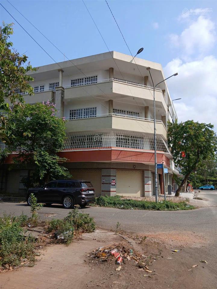 Cần bán nhà căn góc 2 mặt tiền,ngay trung tâm thương mại,siêu thị go phú mỹ