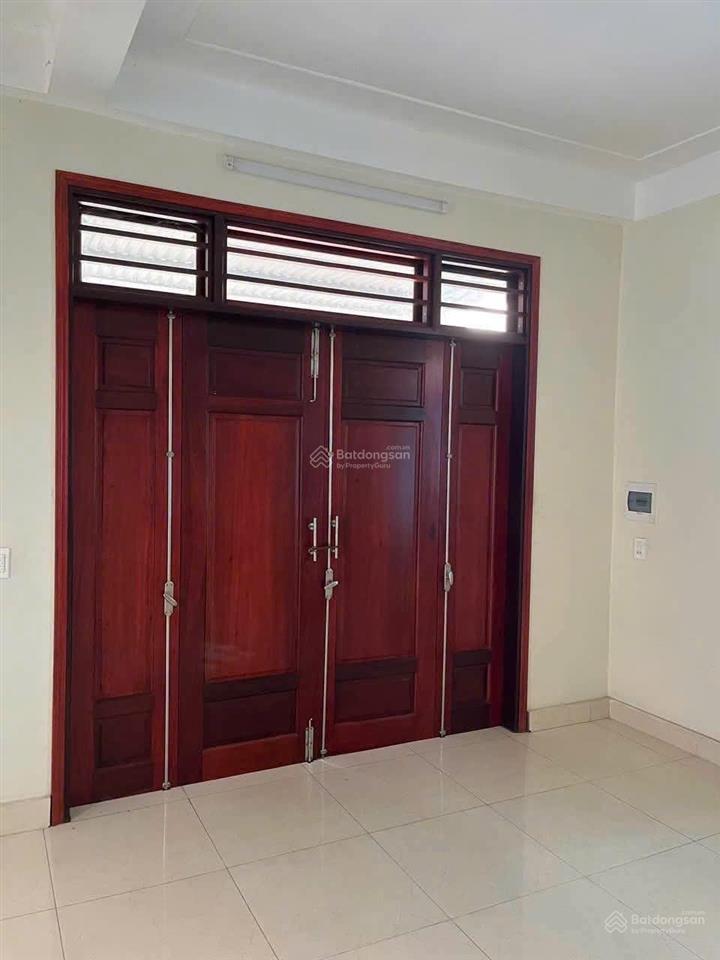 Cho thuê nhà 2 tầng mặt tiền đường lê văn sỹ  p. đồng hới  6 triệu/tháng