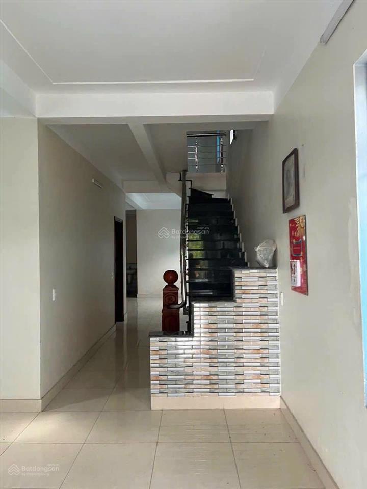 Cho thuê nhà 2 tầng mặt tiền đường lê văn sỹ  p. đồng hới  6 triệu/tháng