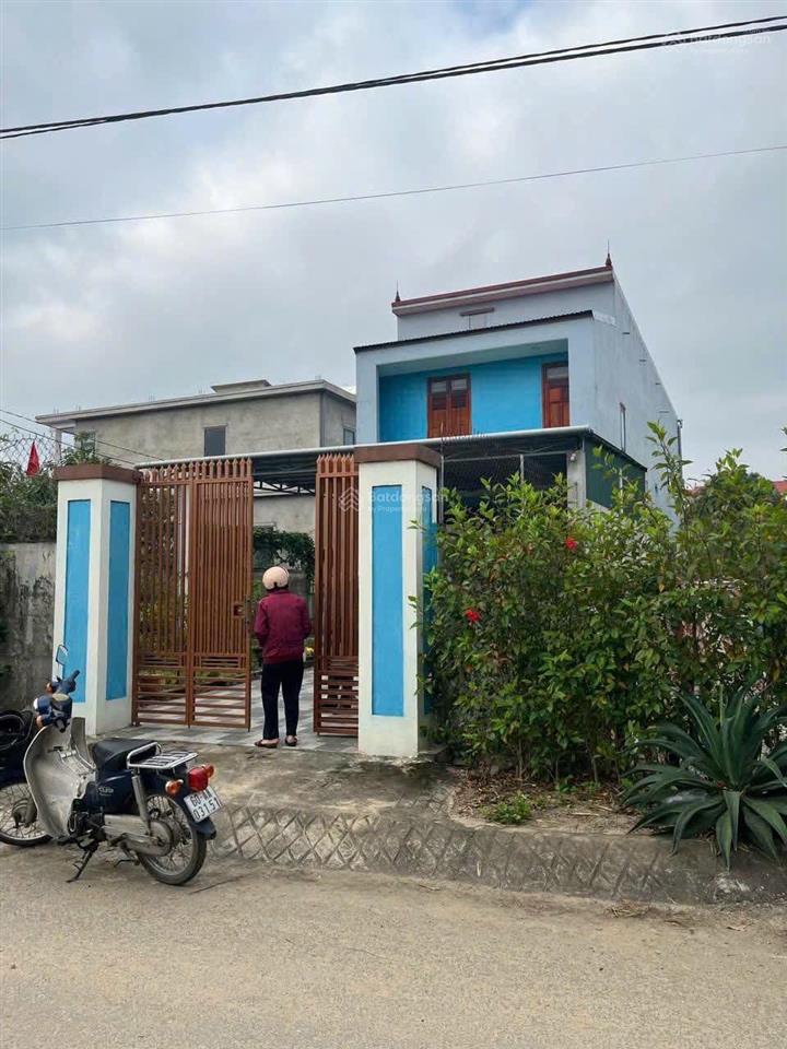 Cho thuê nhà 2 tầng mặt tiền đường lê văn sỹ  p. đồng hới  6 triệu/tháng