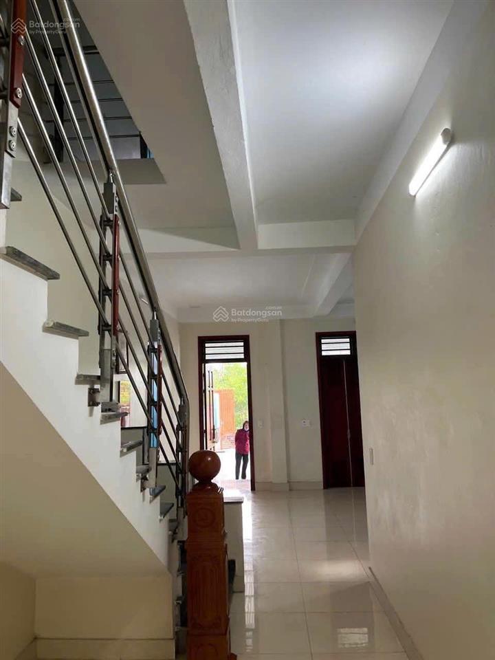 Cho thuê nhà 2 tầng mặt tiền đường lê văn sỹ  p. đồng hới  6 triệu/tháng