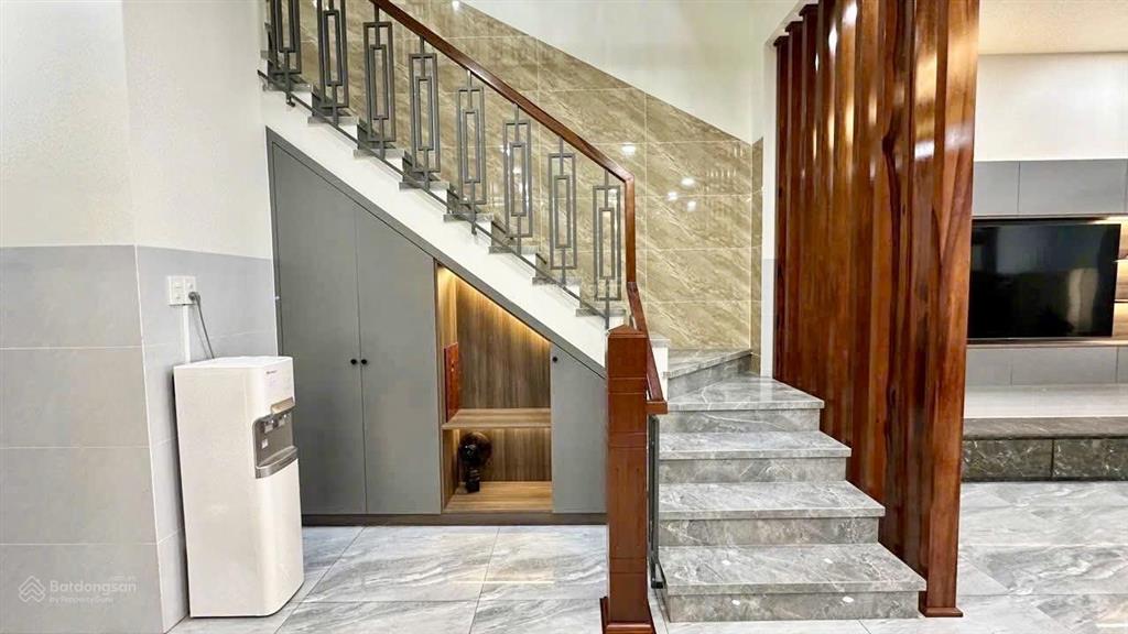 Bán nhà đẹp gần biển hòn chồng  ngang 7m cực hiếm  xách vali vào ở ngay