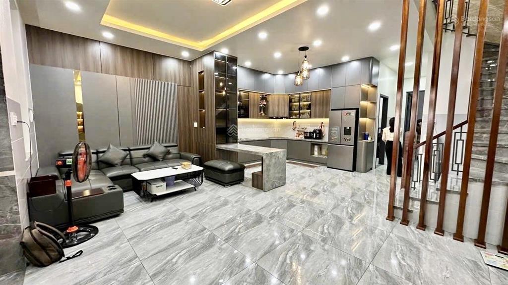 Bán nhà đẹp gần biển hòn chồng  ngang 7m cực hiếm  xách vali vào ở ngay