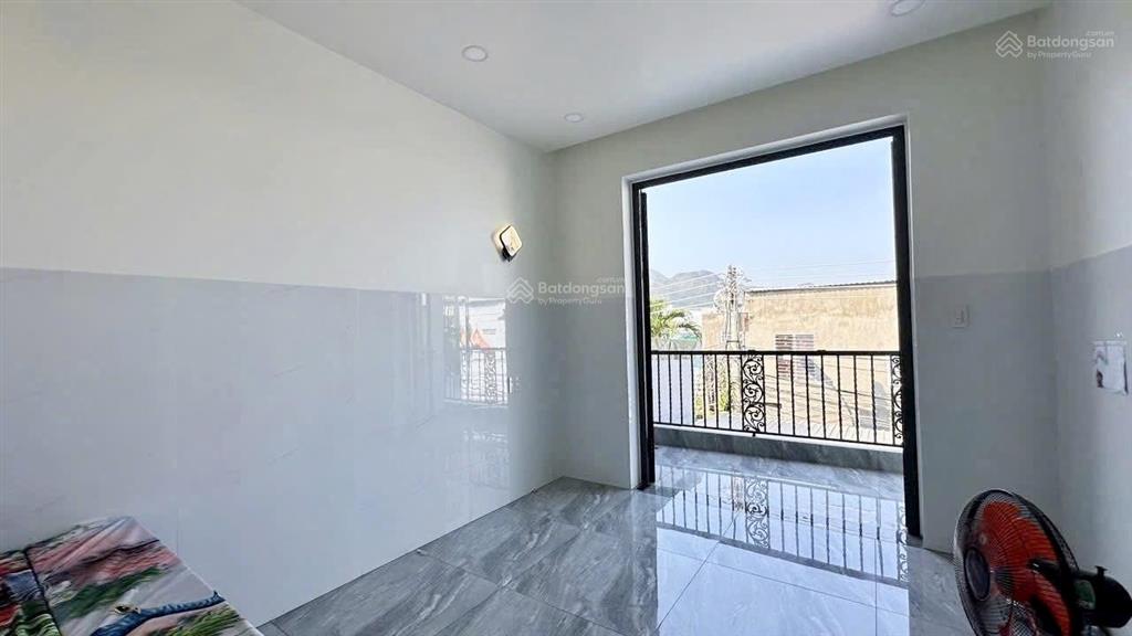 Bán nhà đẹp gần biển hòn chồng  ngang 7m cực hiếm  xách vali vào ở ngay