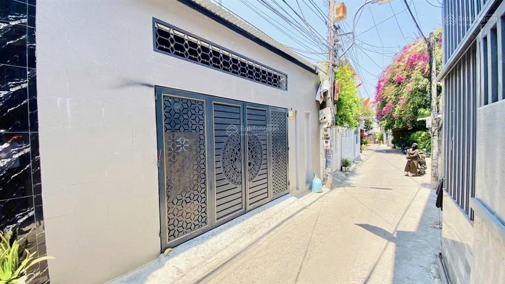 Bán nhà đẹp gần biển hòn chồng  ngang 7m cực hiếm  xách vali vào ở ngay