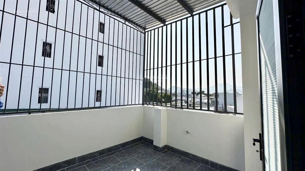 Bán nhà đẹp gần biển hòn chồng  ngang 7m cực hiếm  xách vali vào ở ngay