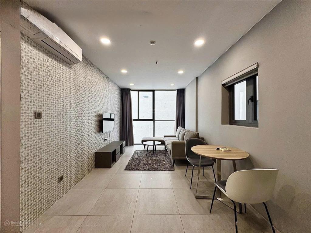 Căn hộ 1pn 1pk siêu rộng chỉnh chu, dịch vụ dọn phòng, giặt đồ đầy đủ, di chuyển q1 5p