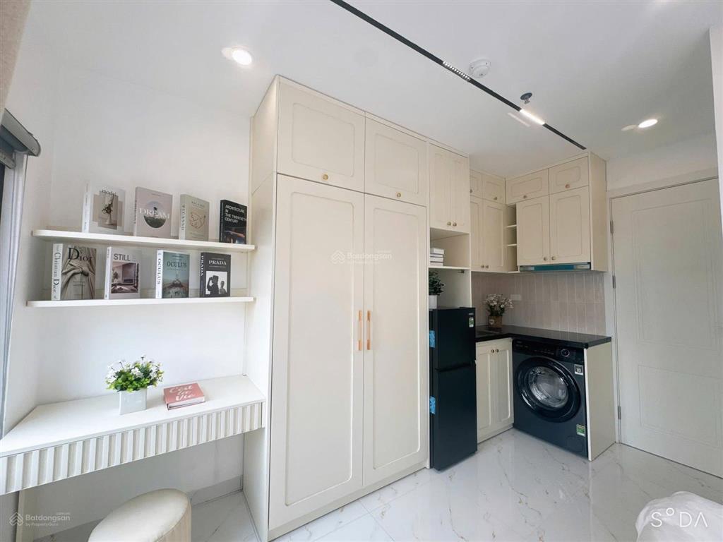 Bán căn hộ ccmn phố hoàng văn thái  thanh xuân 98m  8t  mt8.4m  36 tỷ. oto , doanh thu 2 tỷ/năm