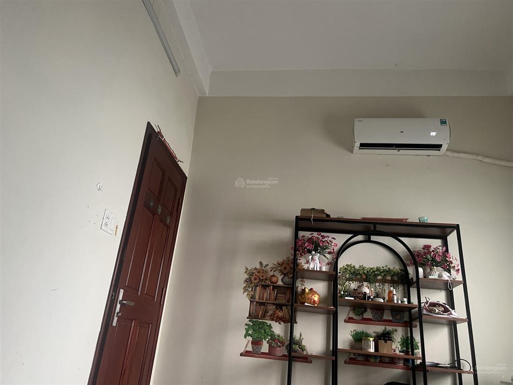 Bán nhà 150 mét vuông, 4 phòng ngủ, mặt tiền xe hơi ngủ trong nhà, quận 9