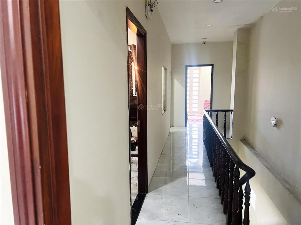Bán nhà 150 mét vuông, 4 phòng ngủ, mặt tiền xe hơi ngủ trong nhà, quận 9