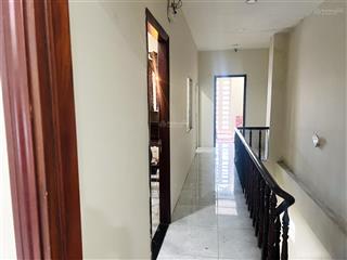 Bán nhà 150 mét vuông, 4 phòng ngủ, mặt tiền xe hơi ngủ trong nhà, quận 9