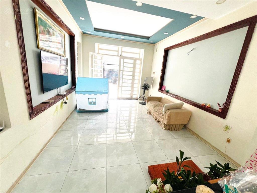Bán nhà 150 mét vuông, 4 phòng ngủ, mặt tiền xe hơi ngủ trong nhà, quận 9