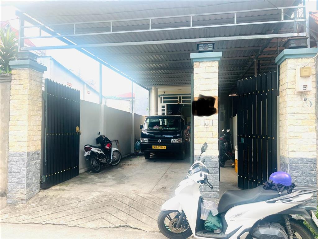 Bán nhà 150 mét vuông, 4 phòng ngủ, mặt tiền xe hơi ngủ trong nhà, quận 9