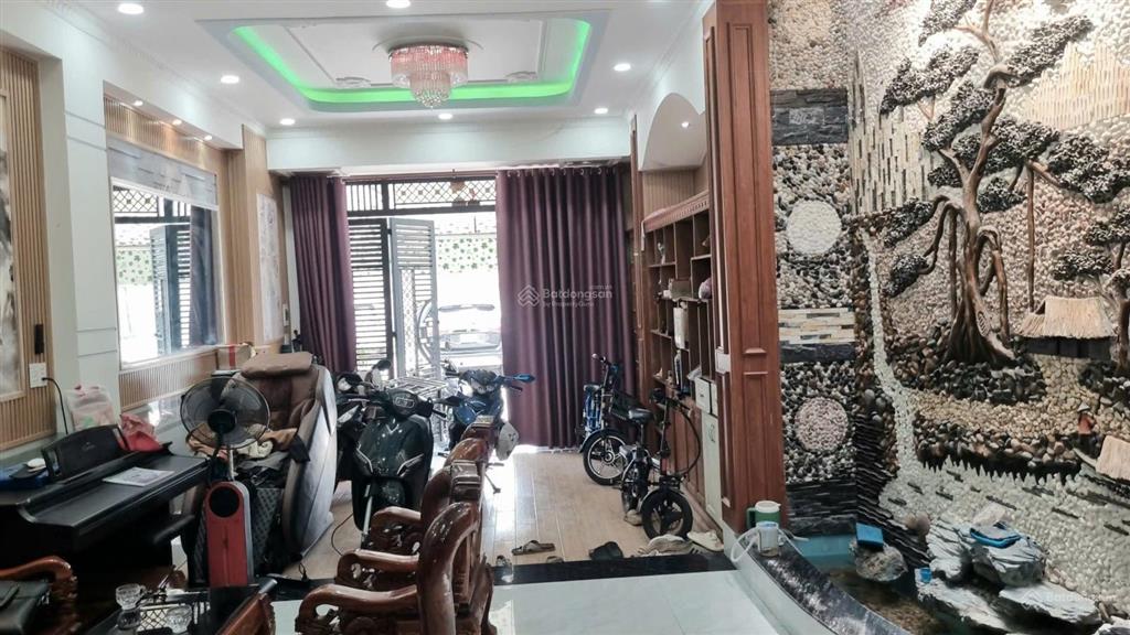 Nhà trung tâm dĩ an nở hậu tài lộc ngay vincom 550 chỉ 5 tỷ 8