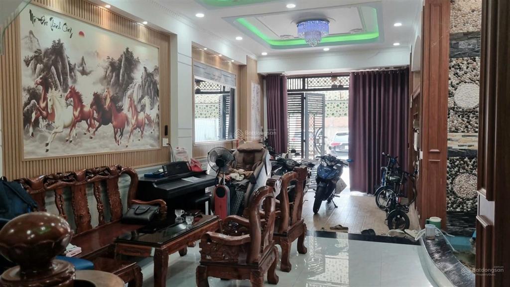 Nhà trung tâm dĩ an nở hậu tài lộc ngay vincom 550 chỉ 5 tỷ 8