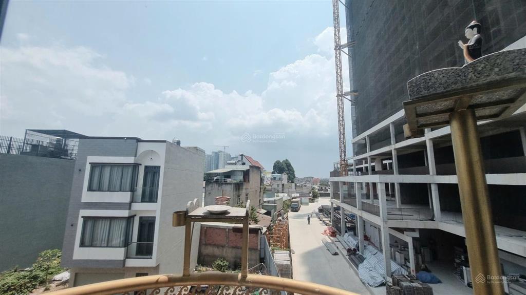 Nhà trung tâm dĩ an nở hậu tài lộc ngay vincom 550 chỉ 5 tỷ 8