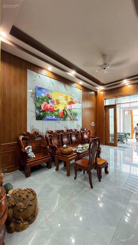 *bán gấp nhà đẹp kdc minh tuấn  bình đáng  3 tầng có hầm xe hơi*