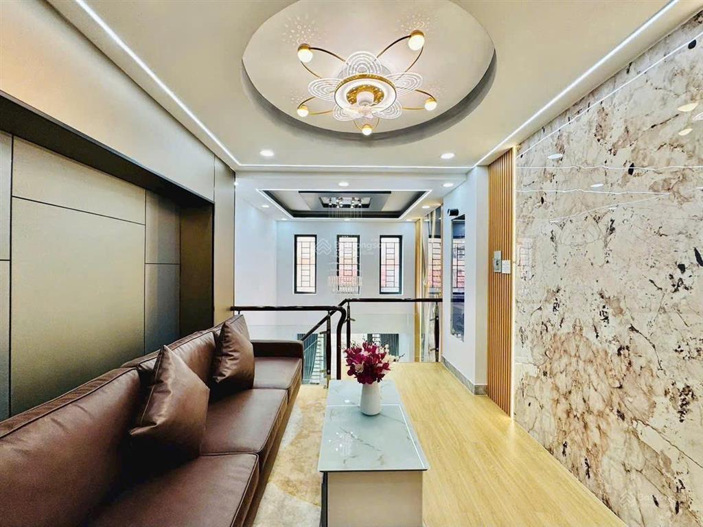 Bán nhà phú nhuận 31m2, 5 tầng 6,95 tỷ