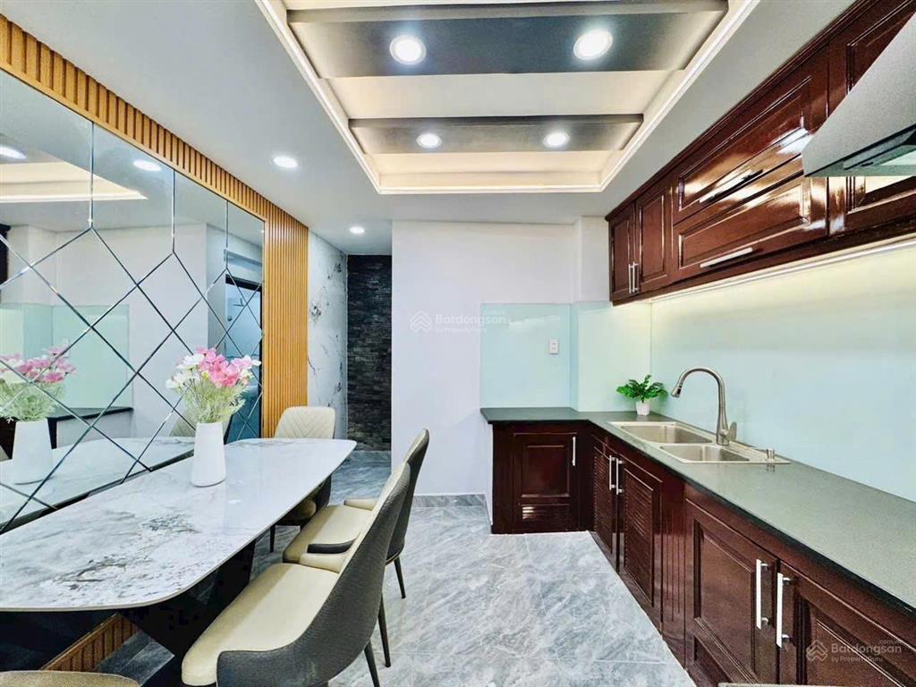 Bán nhà phú nhuận 31m2, 5 tầng 6,95 tỷ