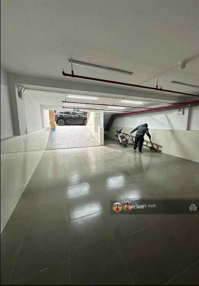 Mặt phố tam khương, đống đa. 136 m, 7 tầng nổi, 1 tầng hầm. kinh doanh mọi ngành nghề.