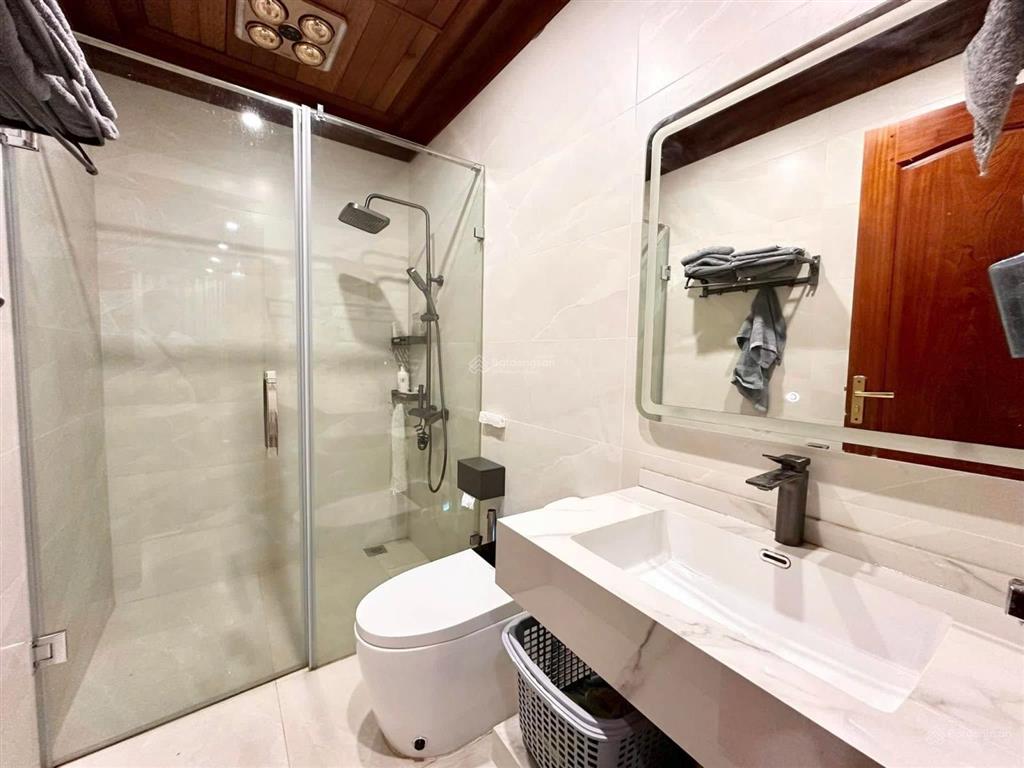 Mặt phố giáp nhấtthanh xuânhàng xóm royal city  71m9 tầngmt 5,6m.