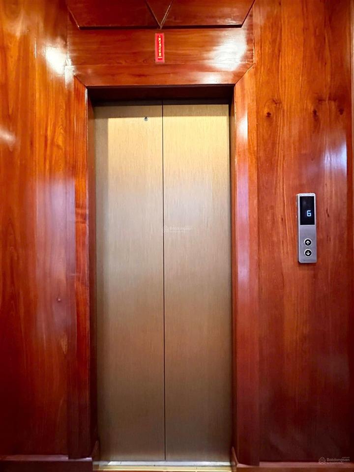 Mặt phố giáp nhấtthanh xuânhàng xóm royal city  71m9 tầngmt 5,6m.