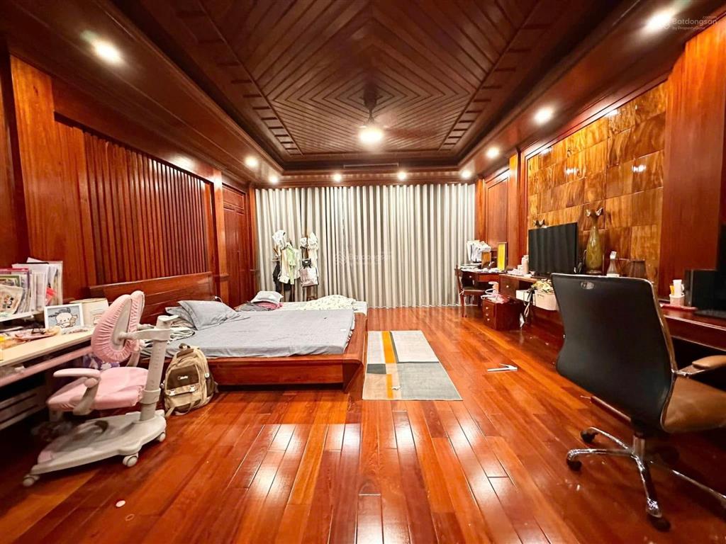 Mặt phố giáp nhấtthanh xuânhàng xóm royal city  71m9 tầngmt 5,6m.