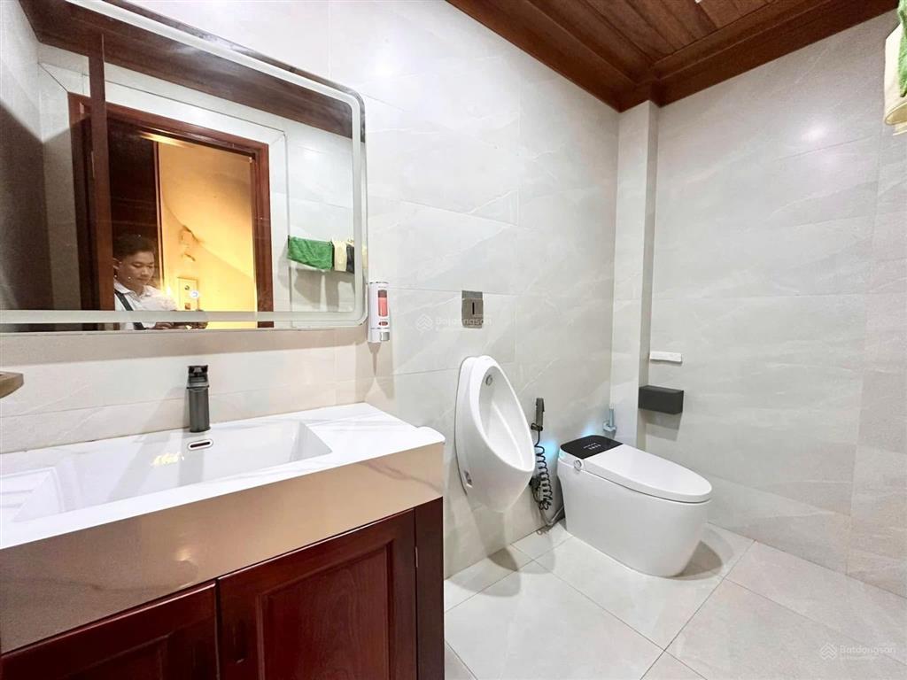 Mặt phố giáp nhấtthanh xuânhàng xóm royal city  71m9 tầngmt 5,6m.