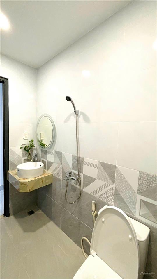 Bán nhà hẻm oto đường hoàng diệu  3 phòng ngủ  nhà đẹp sách vali vô ở