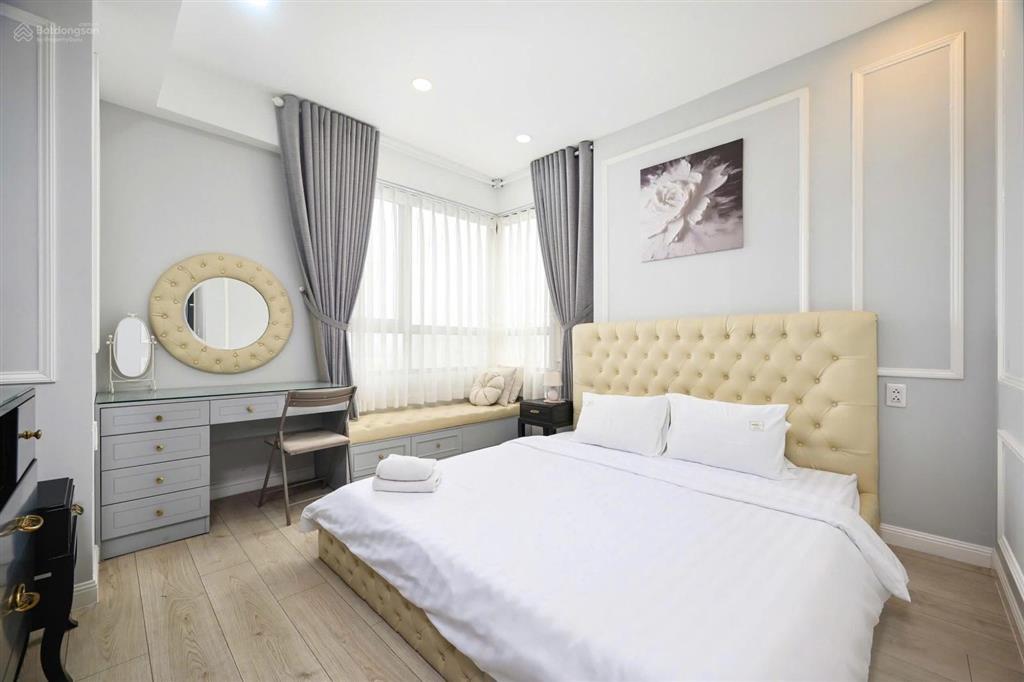 Cho thuê nhanh căn hộ 3 phòng ngủ view hồ bơi tòa t5 masteri thảo điền