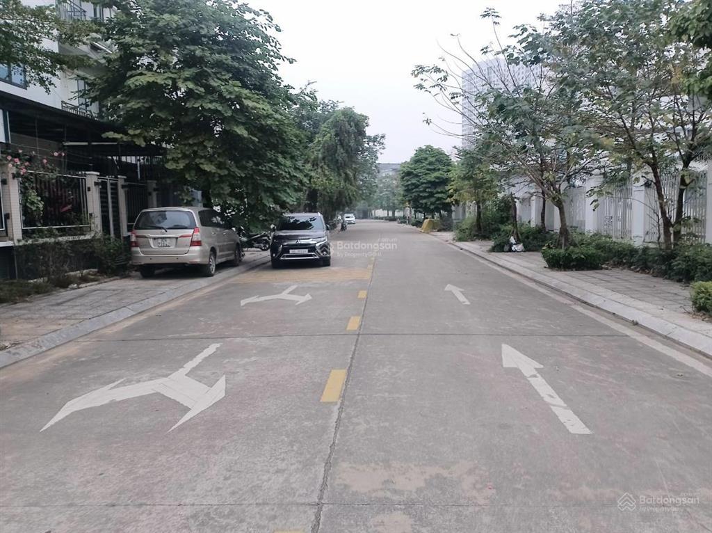 Bán nhà vườn lê trọng tấn, 2 mặt thoáng, vỉa hè, gara ô tô, view vườn hoa cực đẹp.