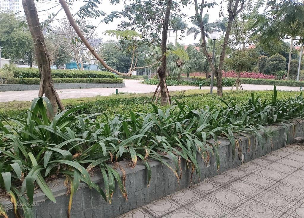 Bán nhà vườn lê trọng tấn, 2 mặt thoáng, vỉa hè, gara ô tô, view vườn hoa cực đẹp.