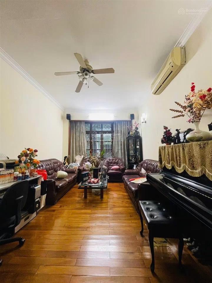 Bán nhà phân lô hoàng cầu, 6 tầng ô thang máy, gara ô tô vài bước ra hồ, ngõ thông kinh doanh.