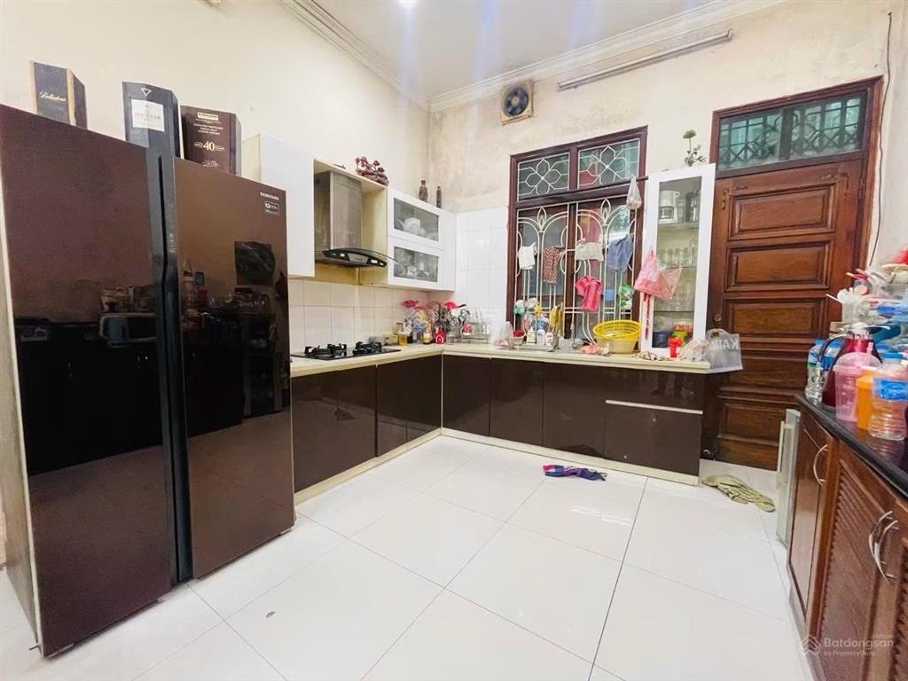 Bán nhà phân lô hoàng cầu, 6 tầng ô thang máy, gara ô tô vài bước ra hồ, ngõ thông kinh doanh.