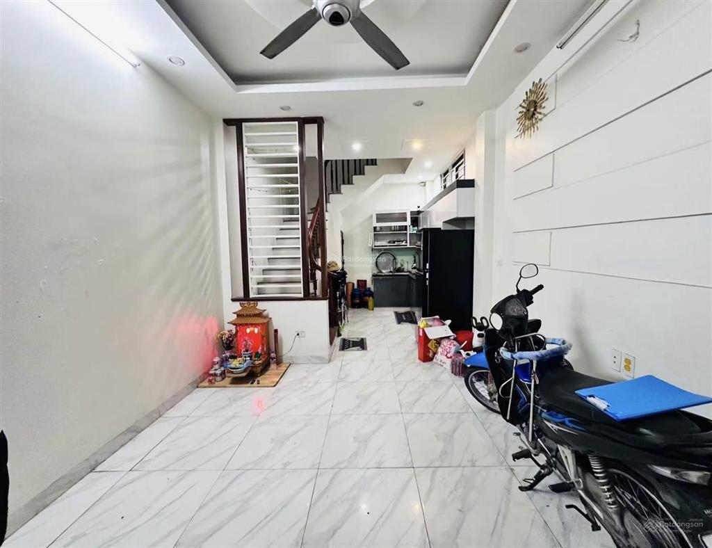 Bán nhà giáp nhị, hoàng mai, nhà đẹp 5 tầng ở ngay, ô tô đỗ gần, 2 mặt thoáng sáng