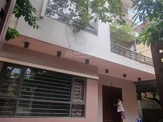 Bán nhà phân lô hoàng cầu, mặt tiền 8m, gara ô tô, vài bước chân ra hồ, vườn hoa 1/6.
